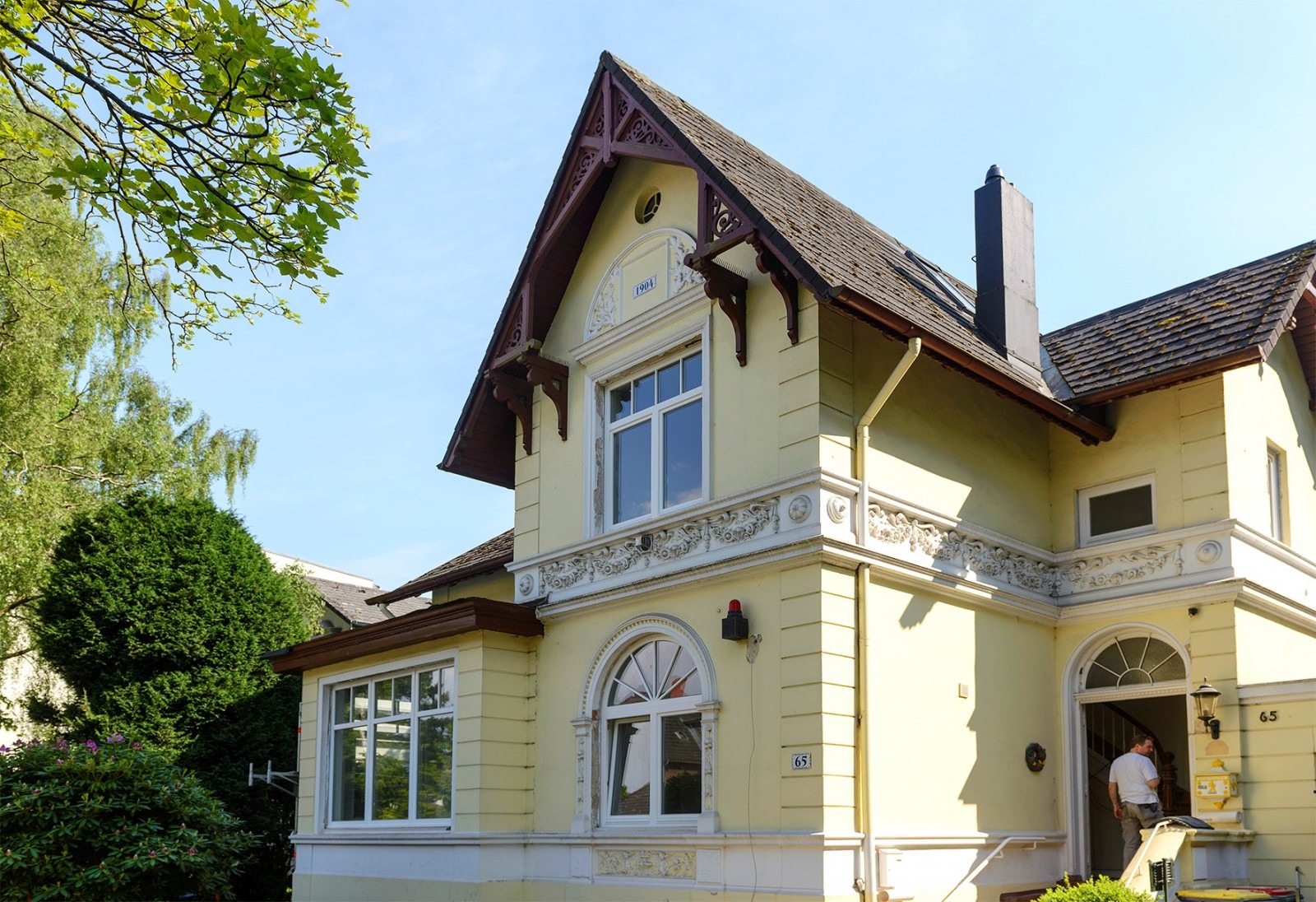 Mehr über den Artikel erfahren Historische Fenster renovieren – Erhaltung des Charmes